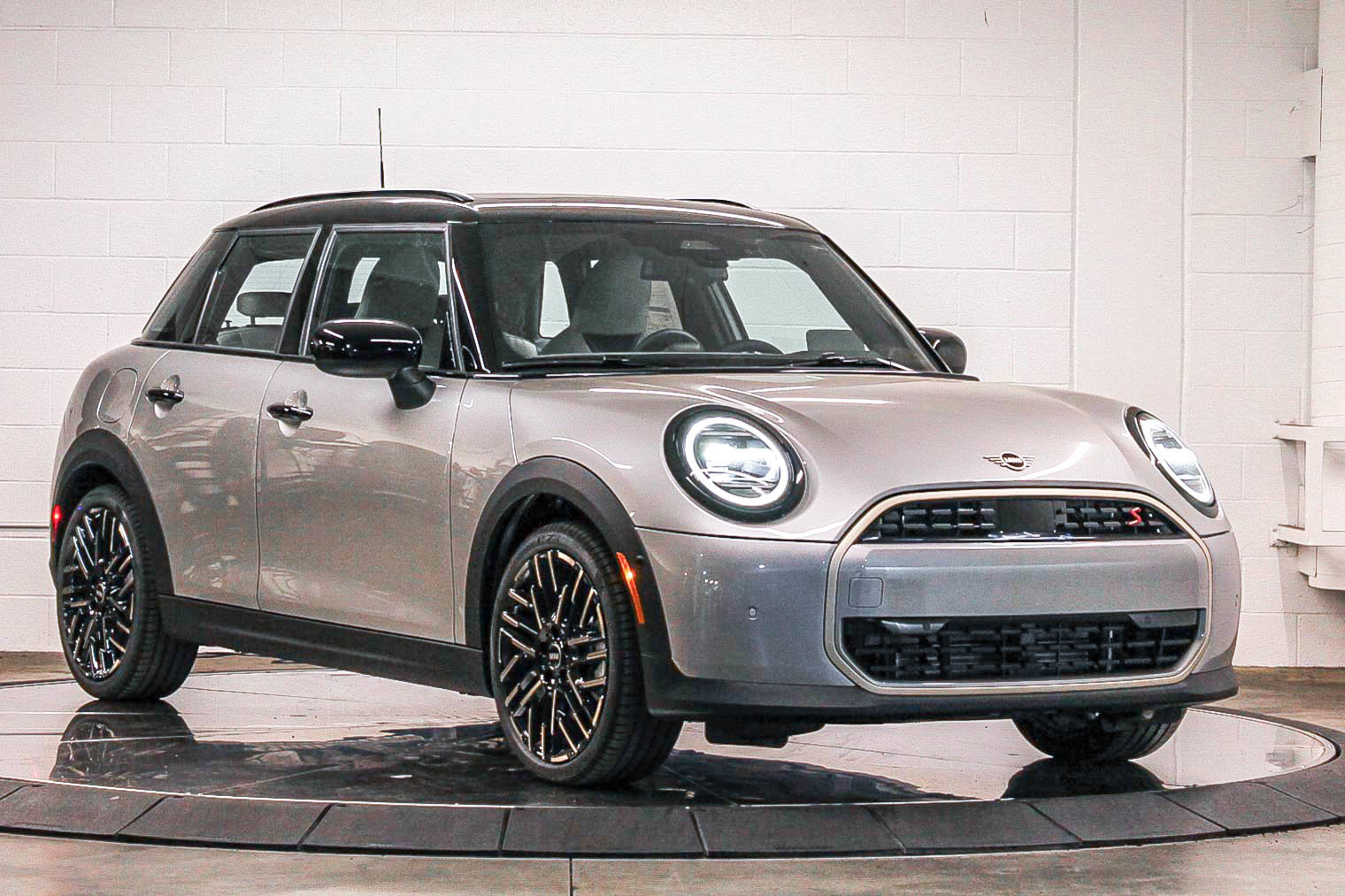 2025 MINI Hardtop 4 Door S's photo