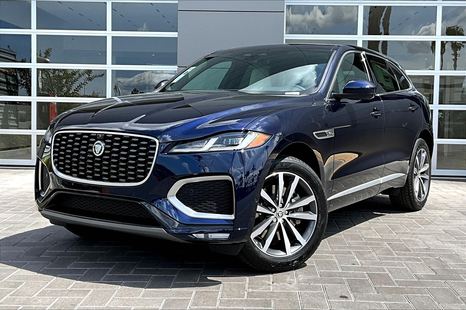 2026 Jaguar F-Pace R-Dynamic S's photo