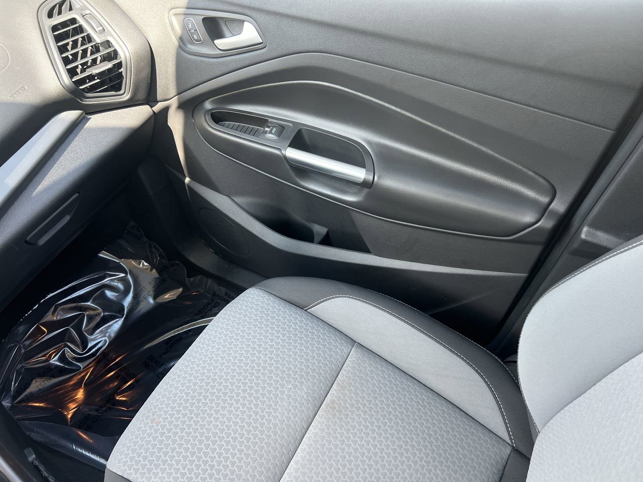 2017 Ford C-Max Hybrid SE photo 14
