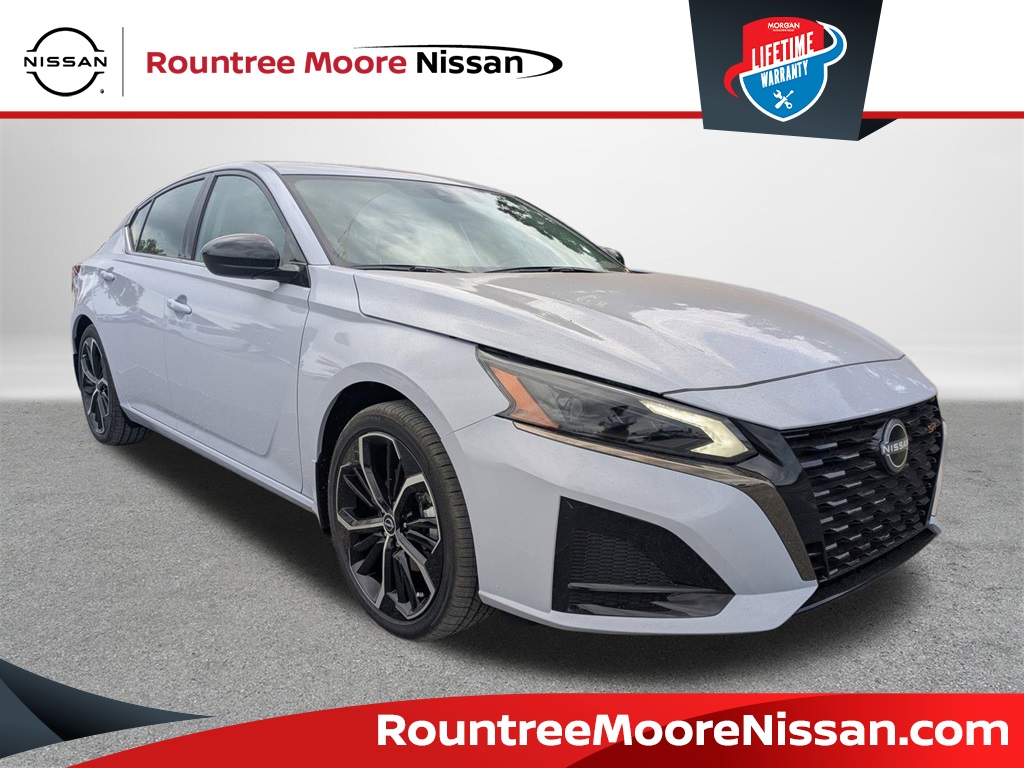 2025 Nissan Altima SR's photo