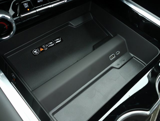 2025 Chevrolet Suburban RST photo 18