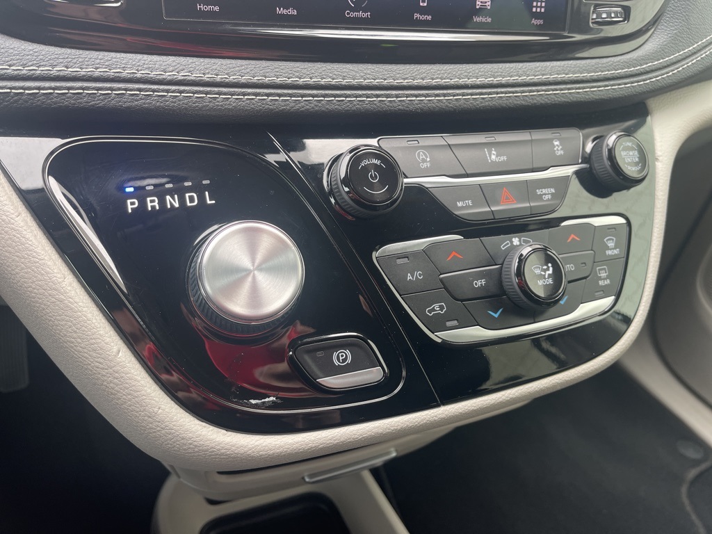 2022 Chrysler Pacifica Touring L photo 13