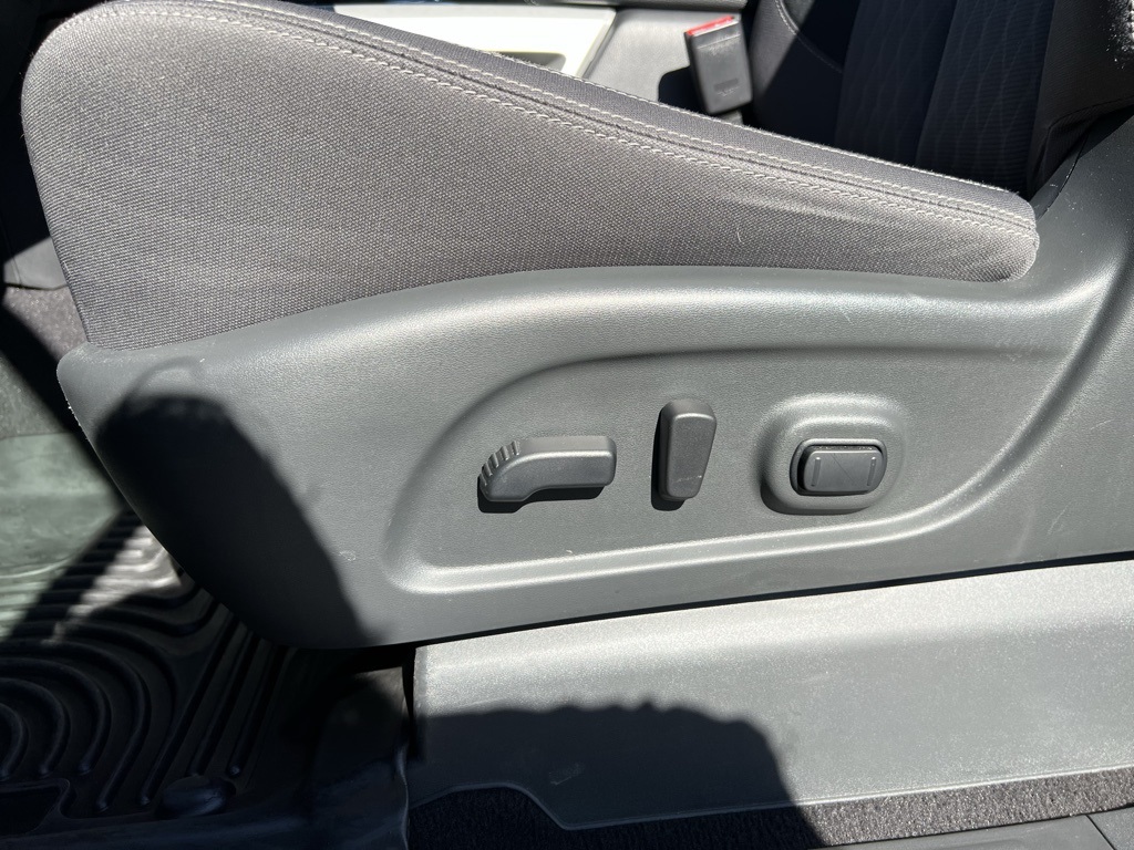 2023 Nissan Titan SV photo 12