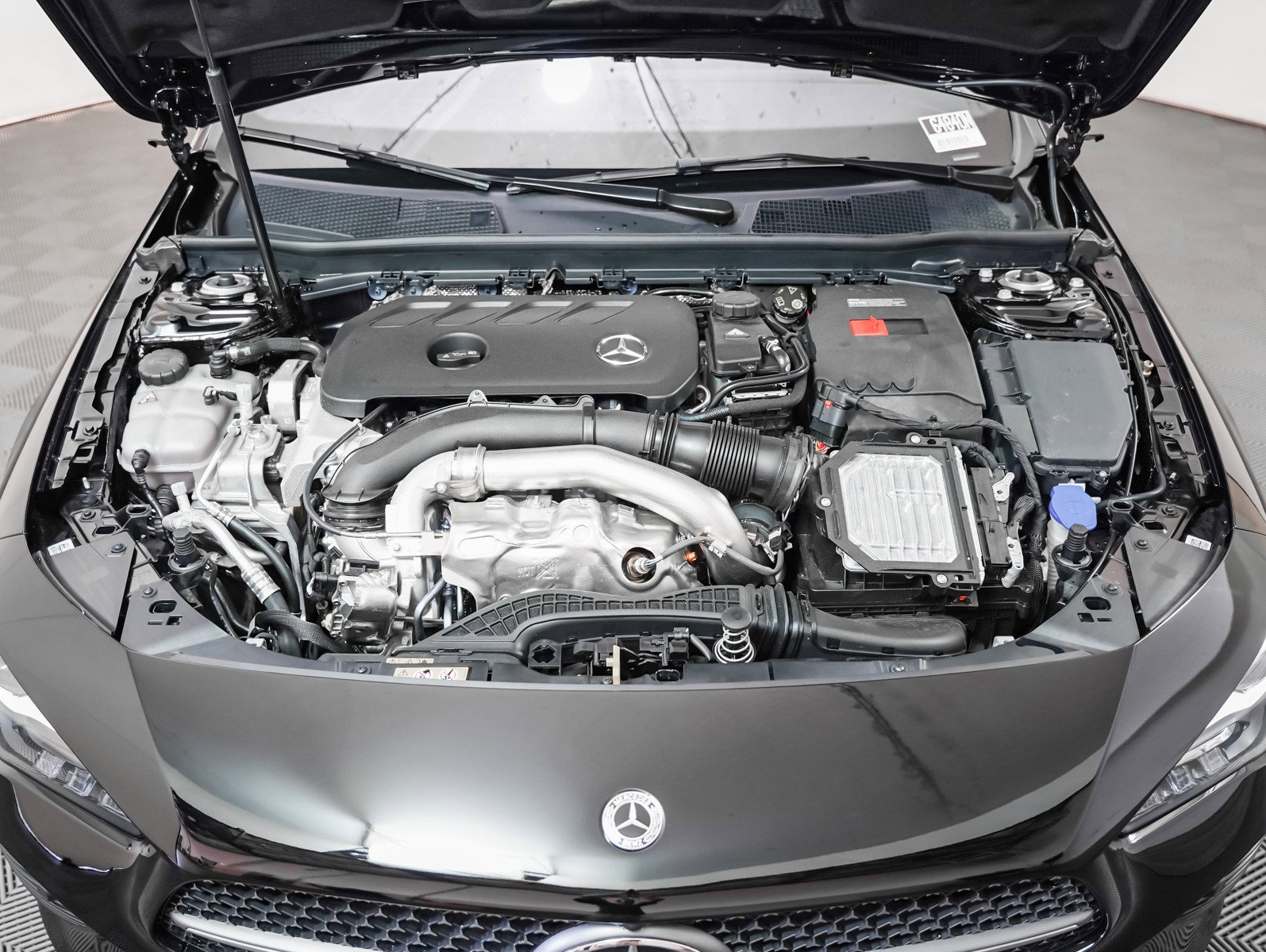 2025 Mercedes Benz CLA 250 4MATIC photo 3