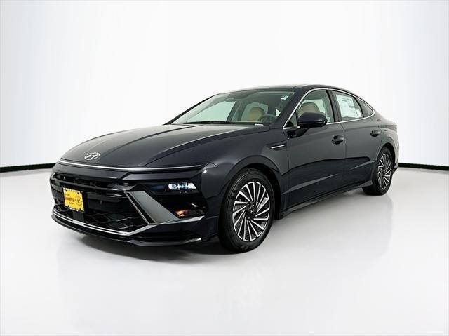 2024 Hyundai Sonata Hybrid Limited photo 2