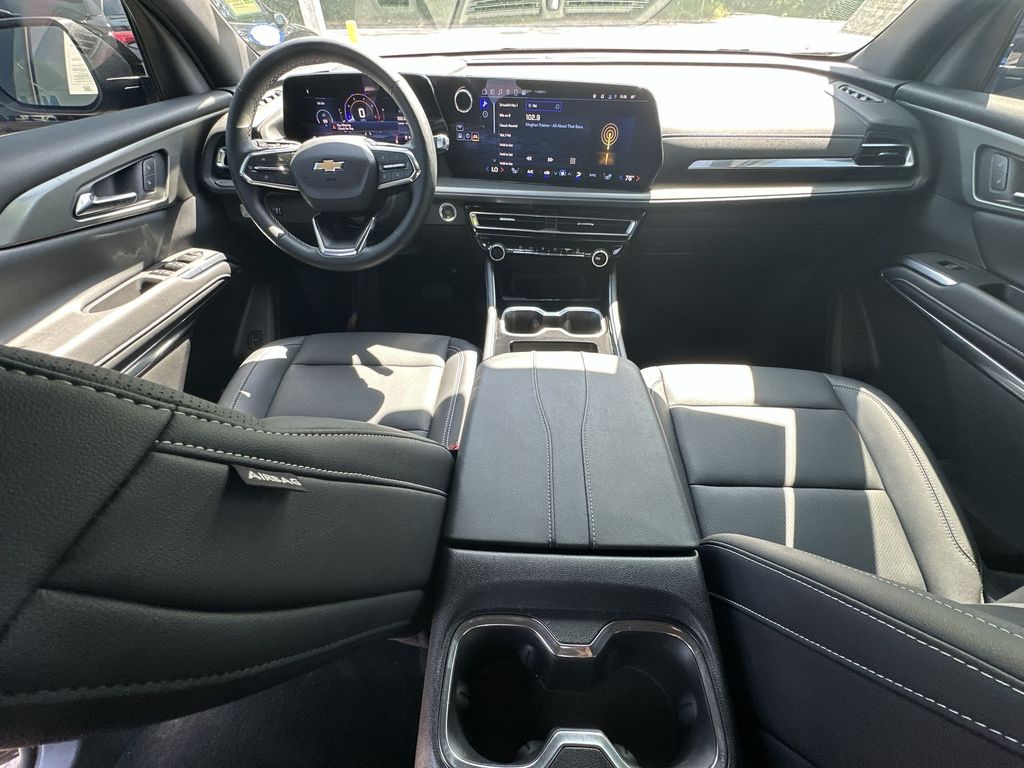 2025 Chevrolet Traverse photo 18