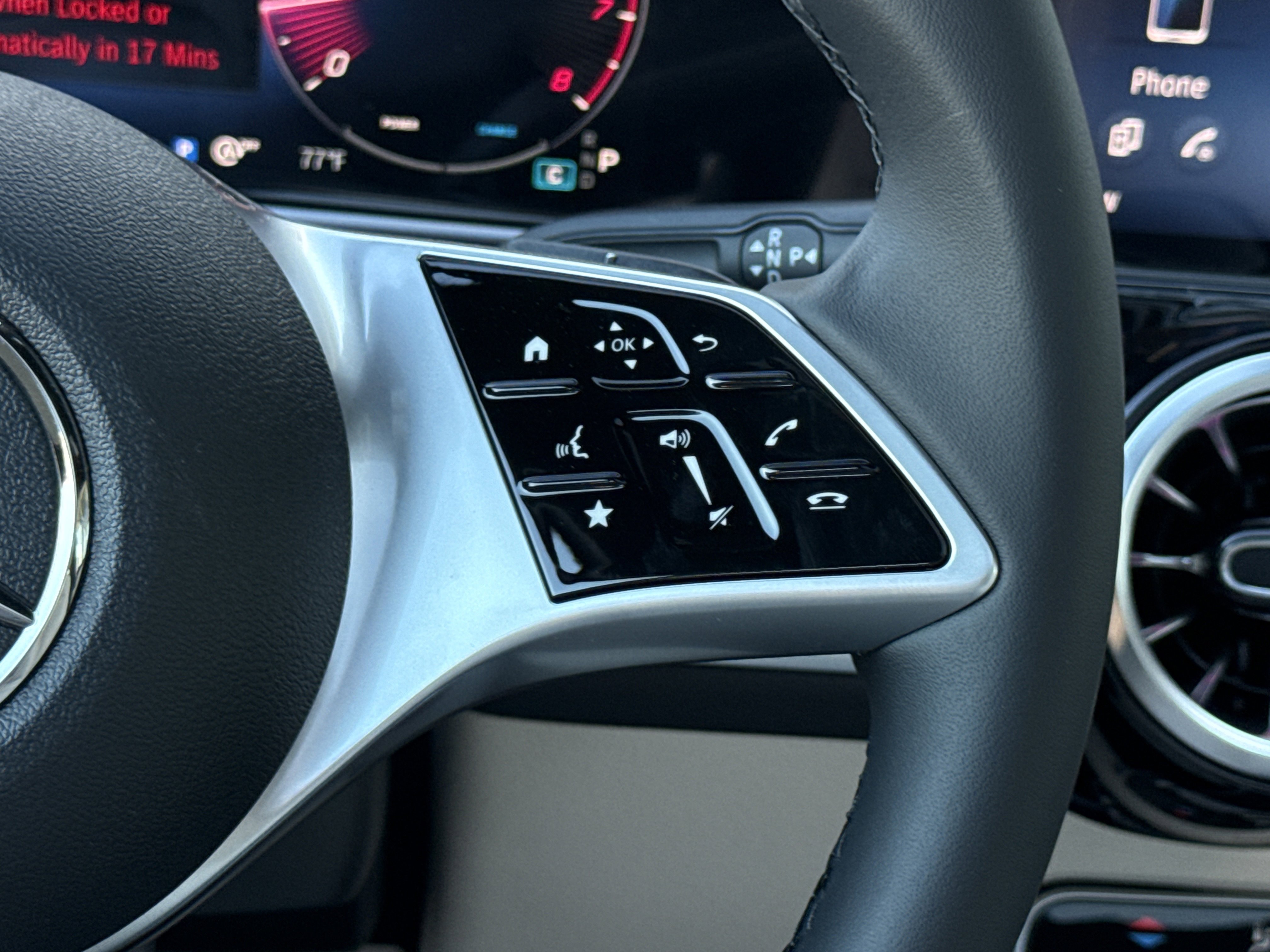 2026 Mercedes Benz GLB 250 photo 4