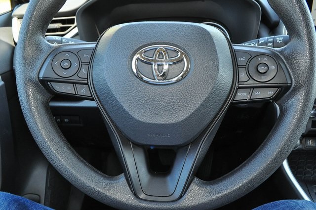 2025 Toyota RAV4 XLE photo 26