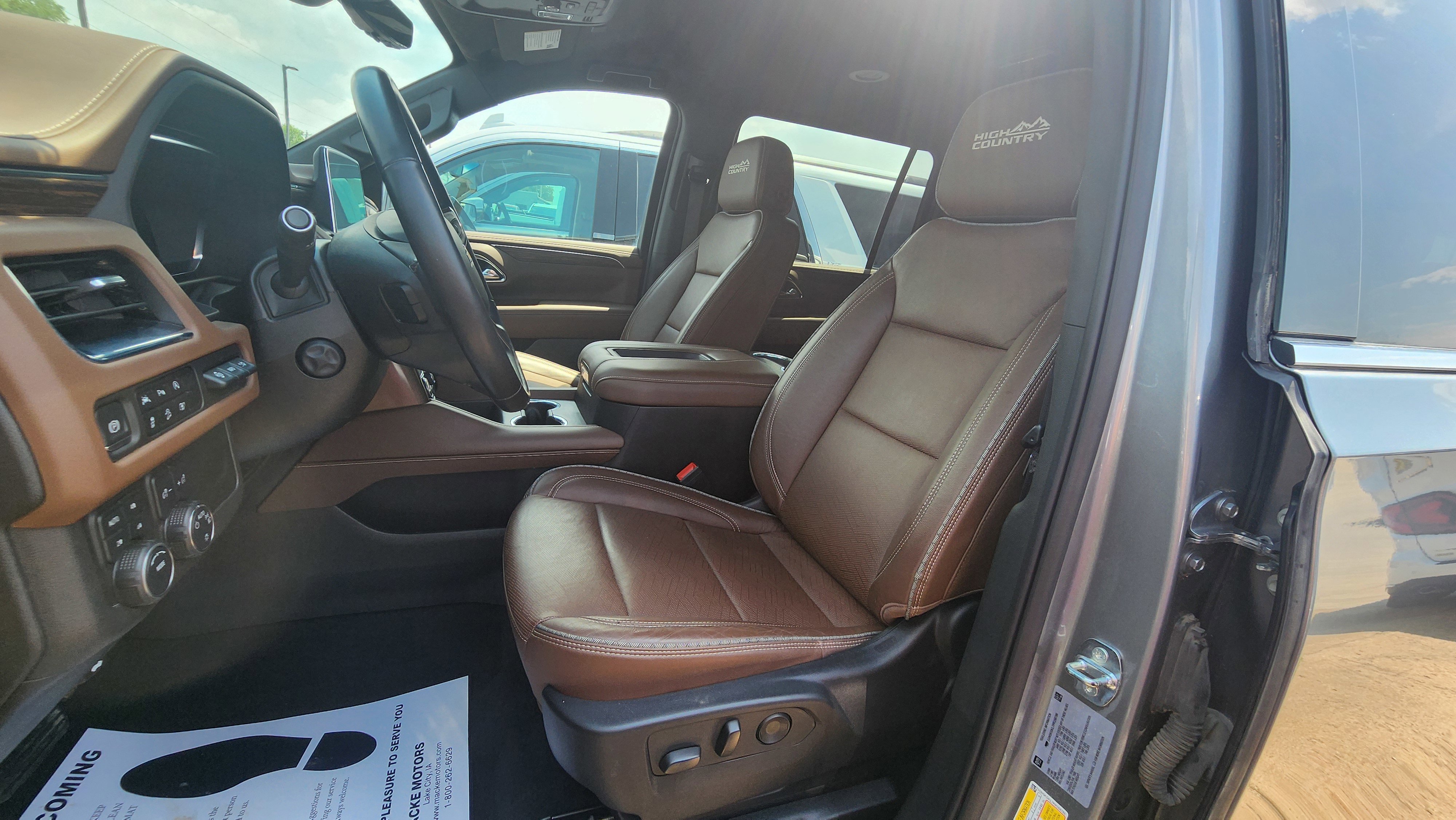 2023 Chevrolet Suburban High Country photo 3