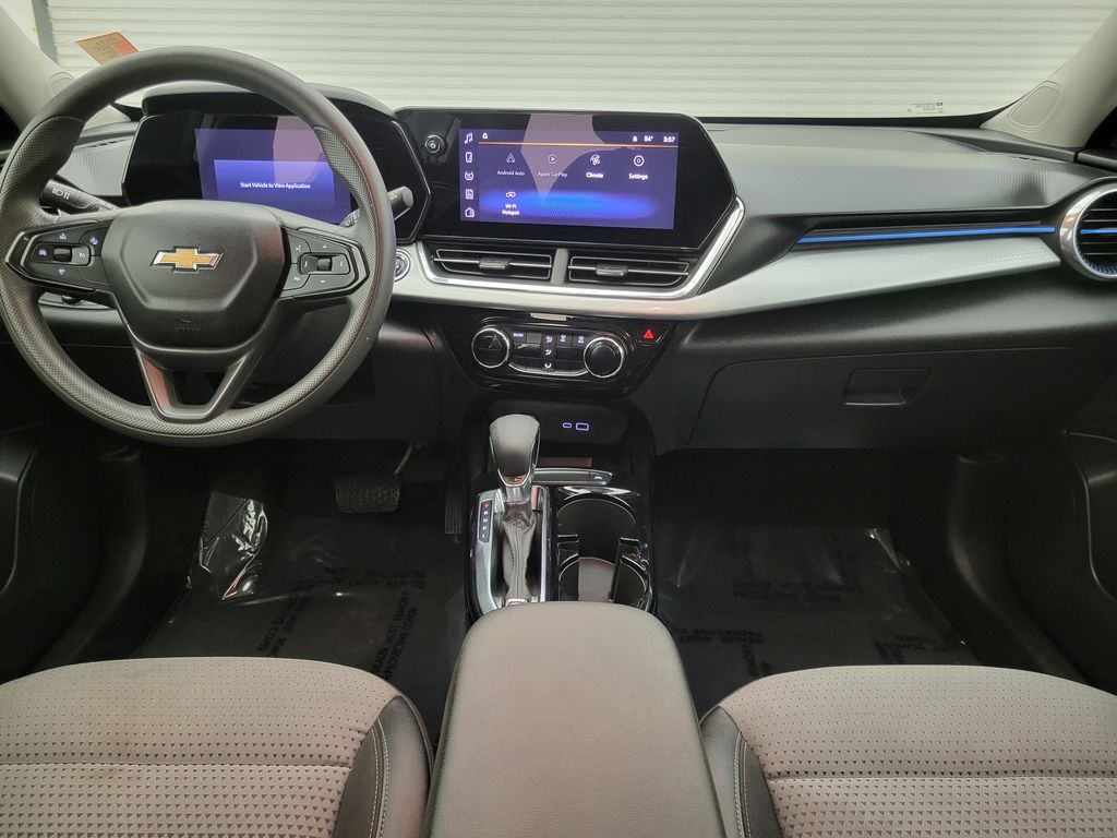 2024 Chevrolet Trax LT photo 30