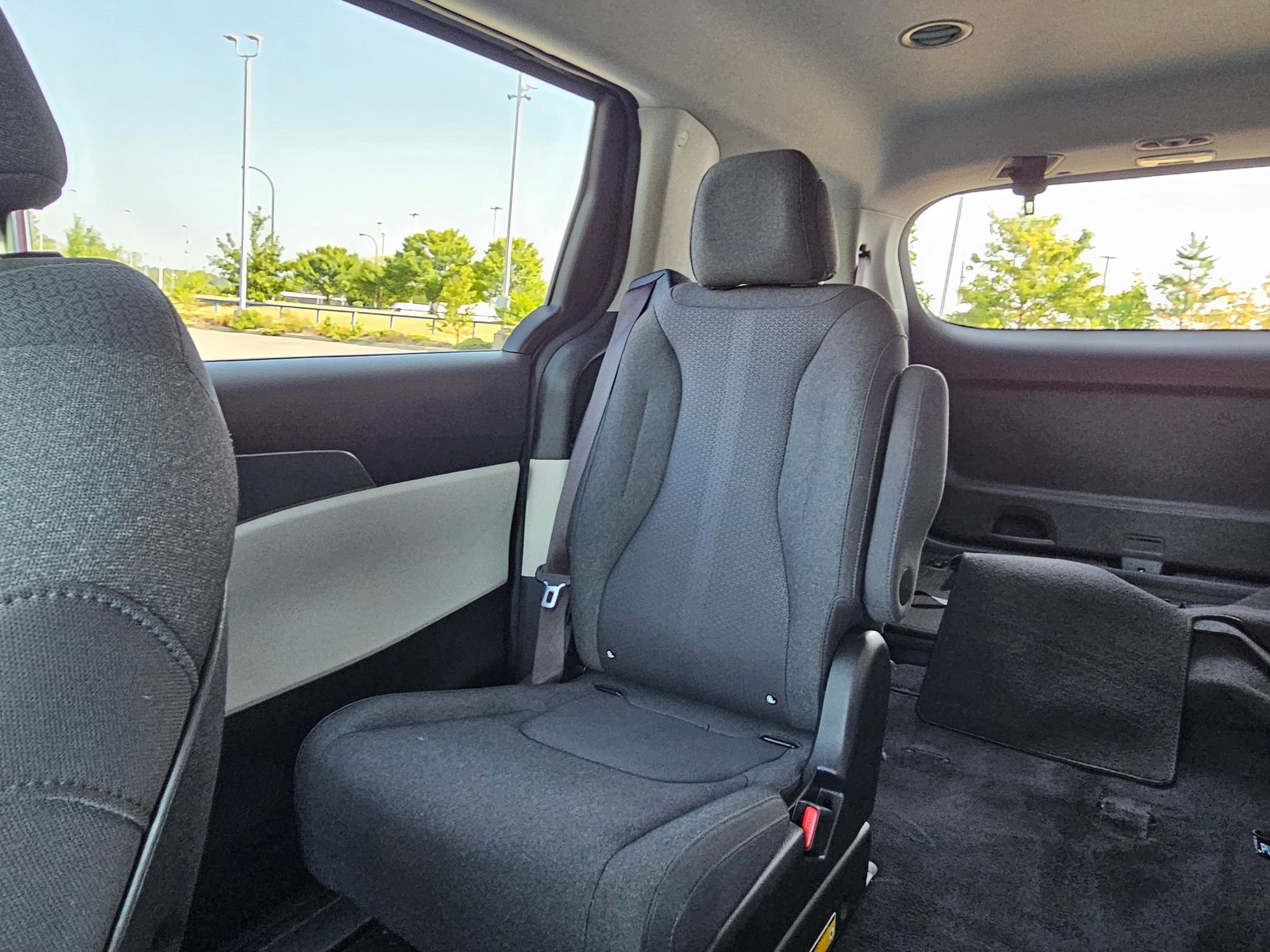 2023 Kia Carnival LX photo 20