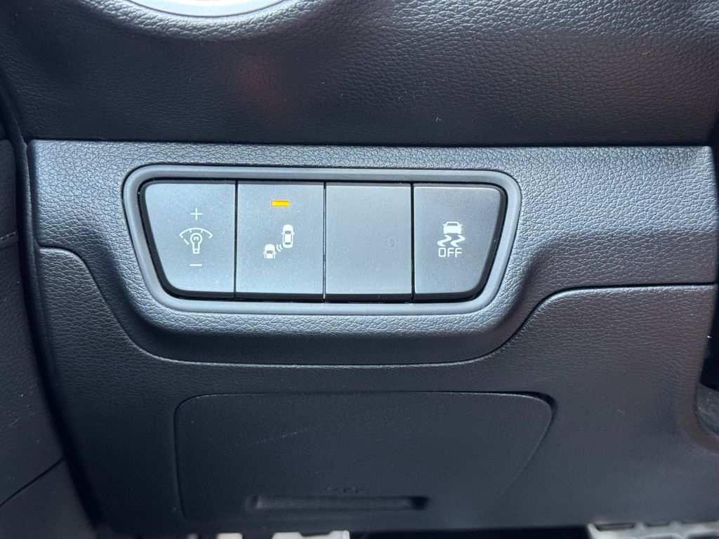 2023 Kia Forte GT-Line photo 25