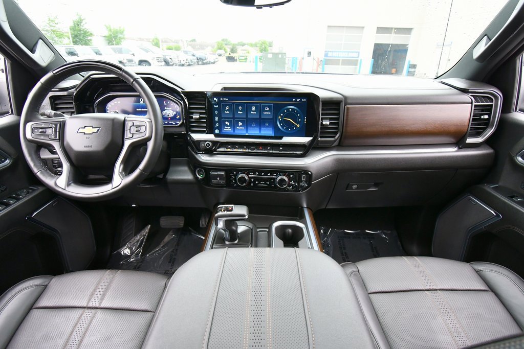 2024 Chevrolet Silverado 1500 High Country photo 3