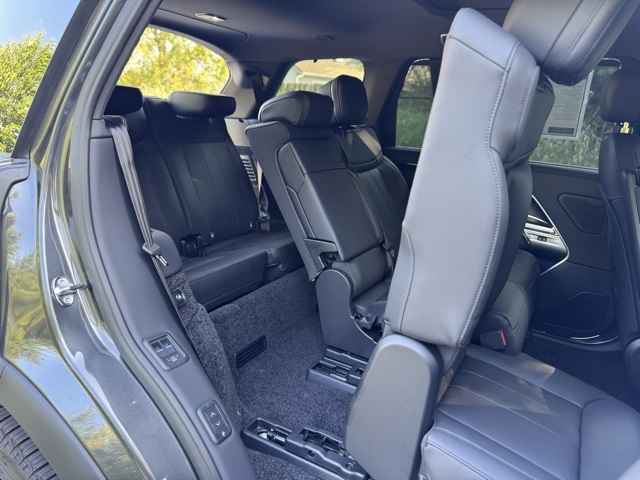 2025 Land Rover Range Rover SE photo 11