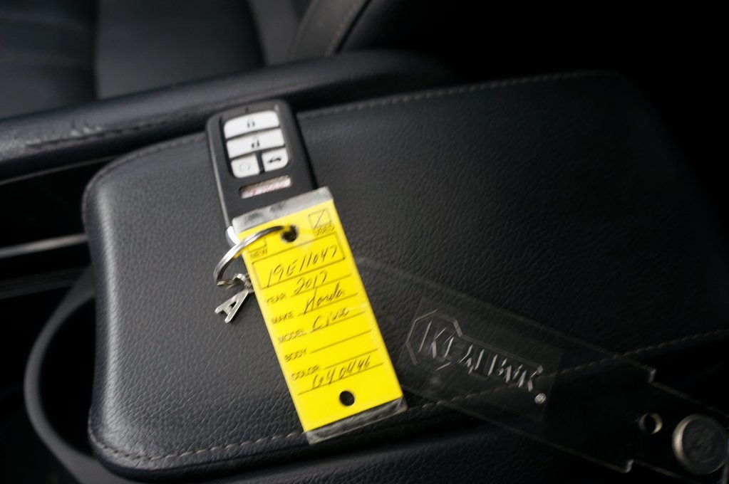 2017 Honda Civic Touring photo 2