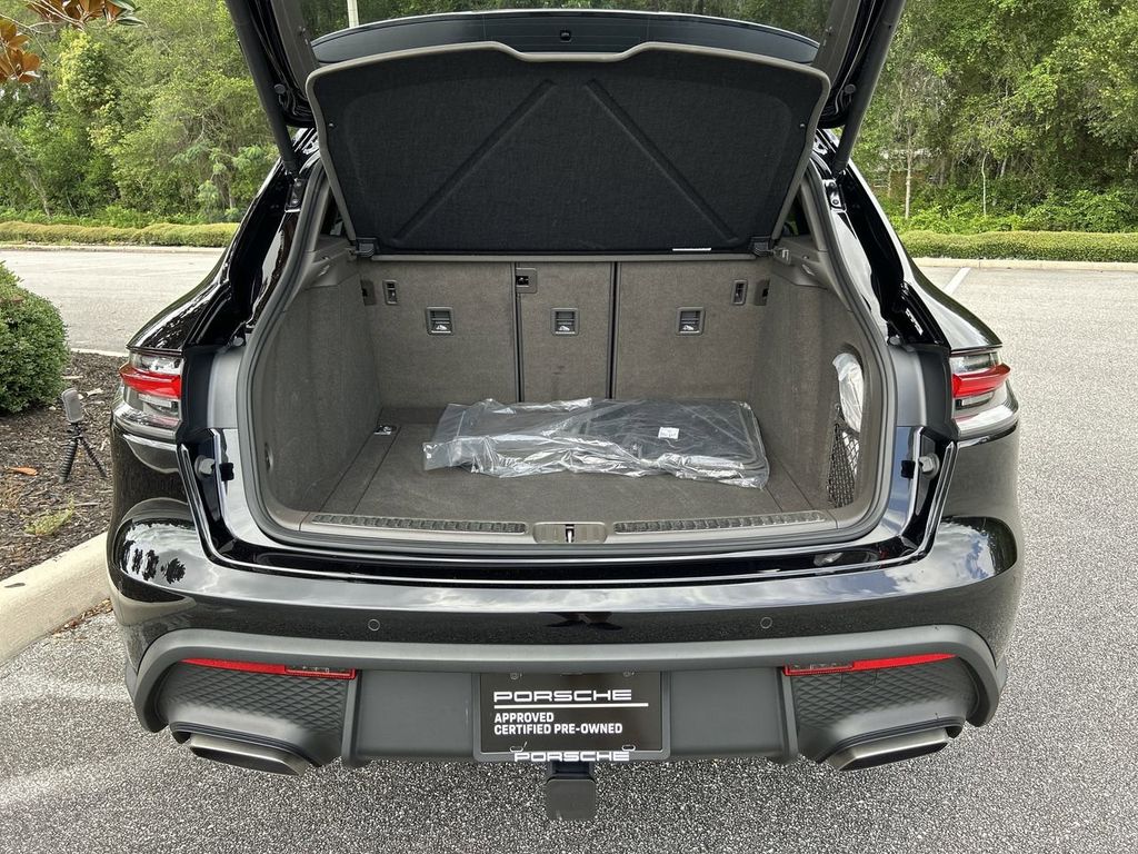 2025 Porsche Macan Base photo 28