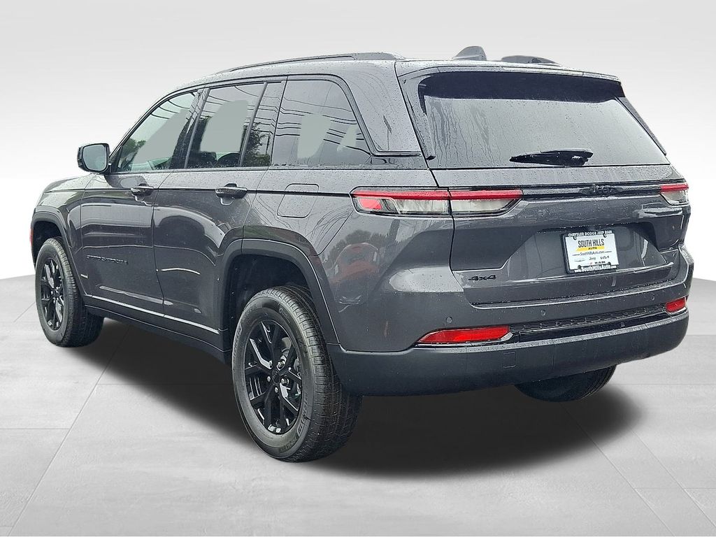 2025 Jeep Grand Cherokee Altitude photo 2