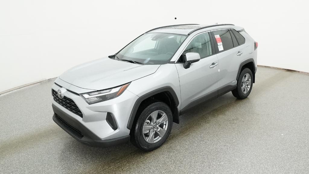 2025 Toyota RAV4 XLE's photo