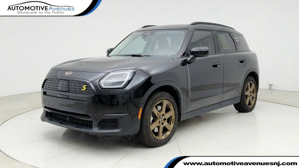 2025 MINI Countryman SE's photo