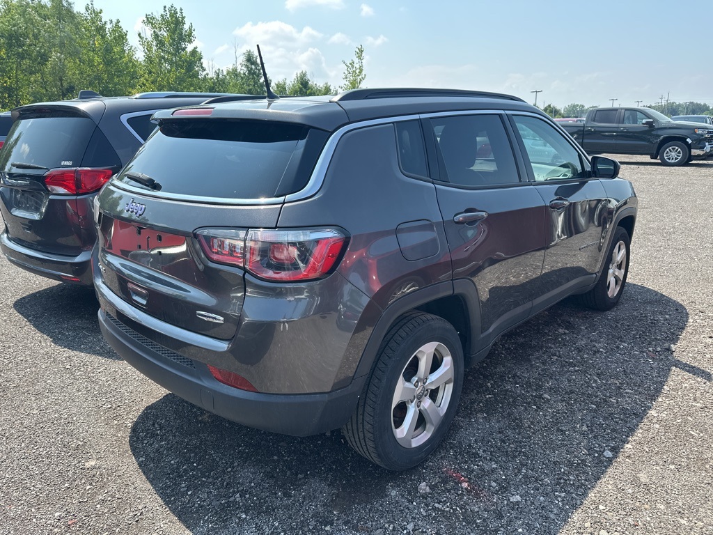 2018 Jeep Compass Latitude photo 2