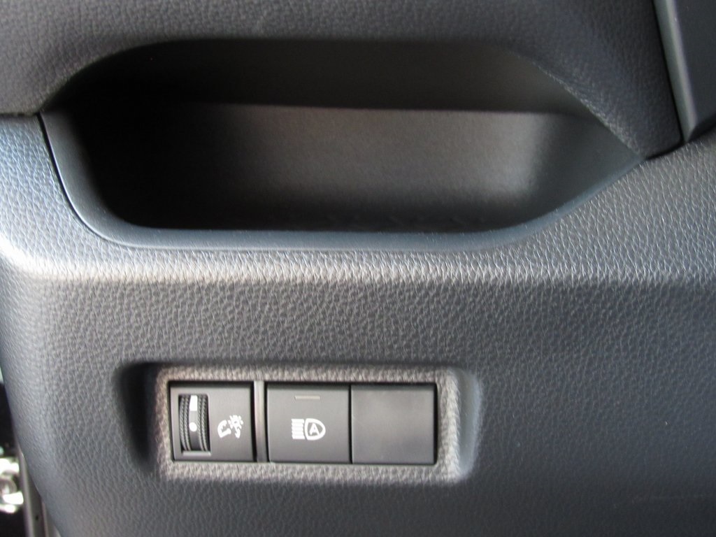 2025 Toyota RAV4 Hybrid XLE photo 31