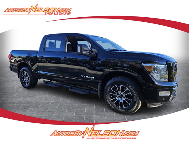 2022 Nissan Titan SV's photo