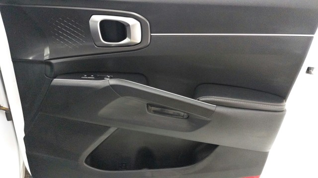 Used 2022 WHITE Kia S image 33