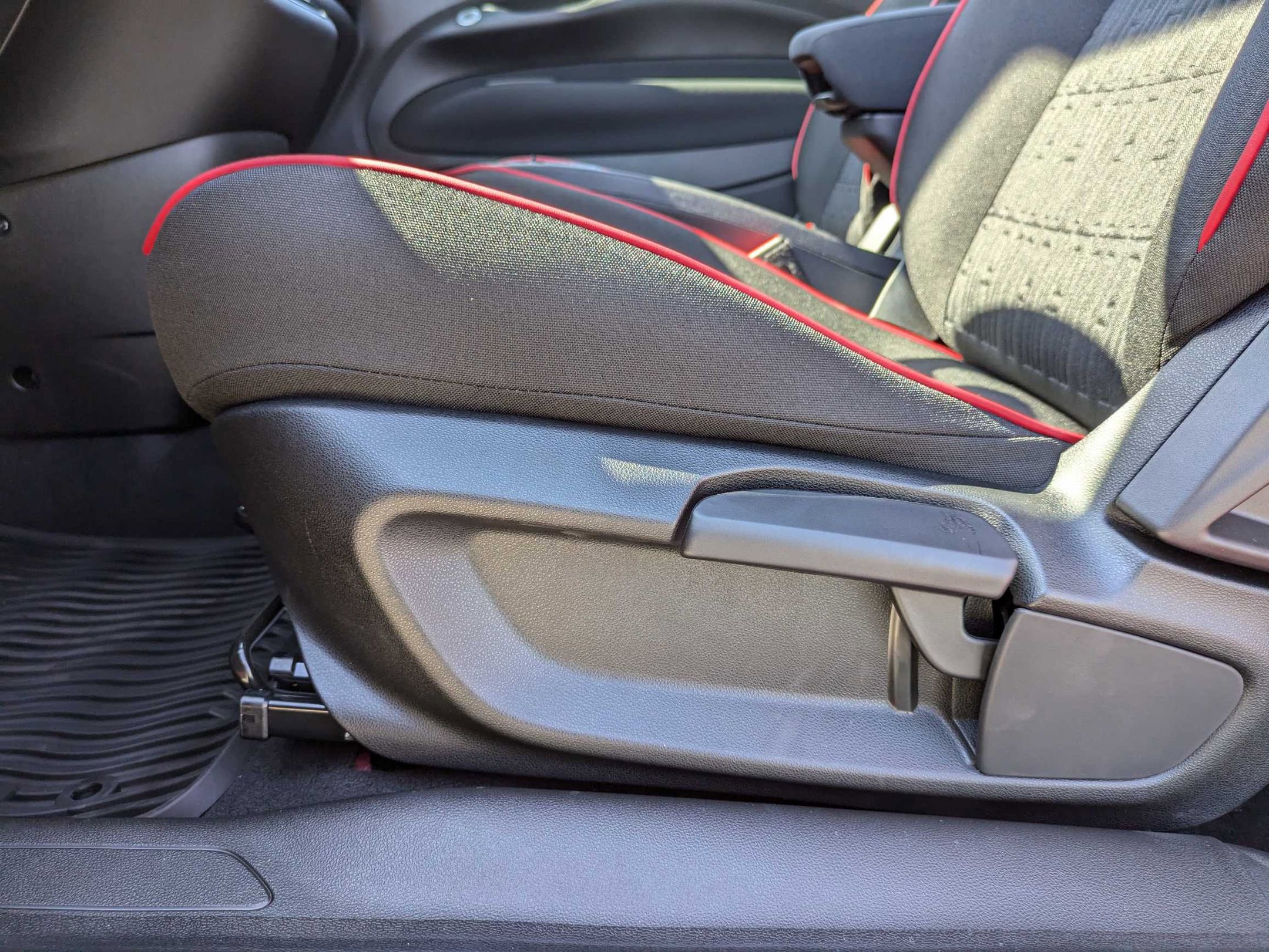 2024 Fiat 500e Red photo 27