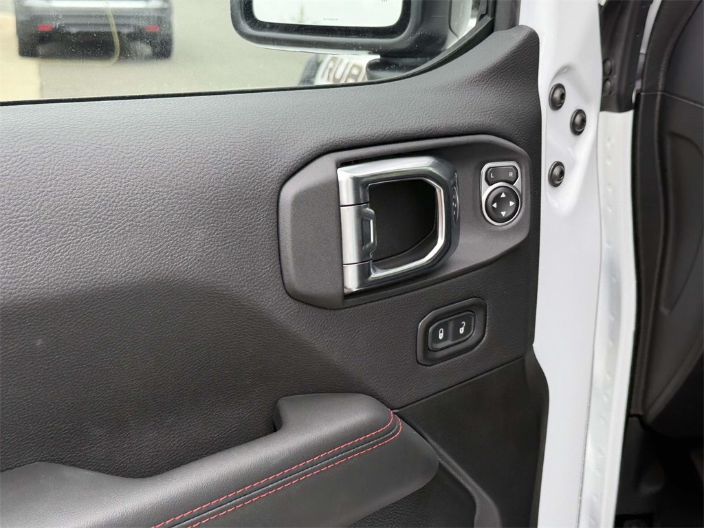 2025 Jeep Wrangler Rubicon X photo 28