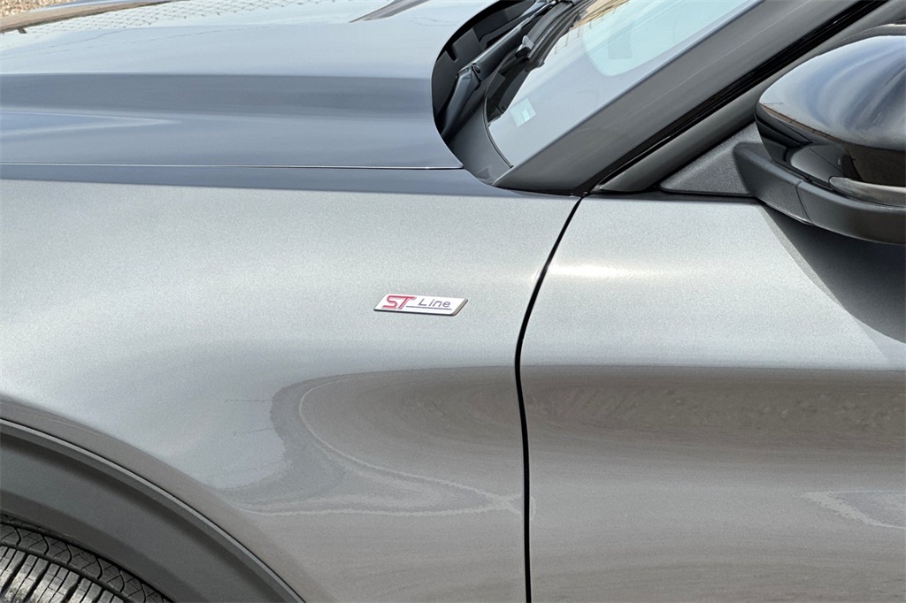 2025 Ford Explorer ST-Line photo 27