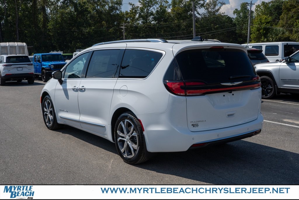 2026 Chrysler Pacifica Pinnacle photo 2