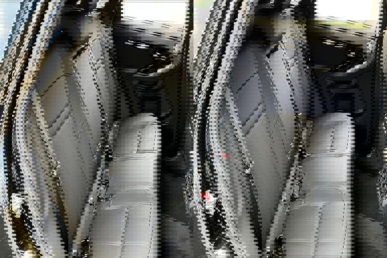 2026 Land Rover Range Rover Evoque Dynamic SE photo 5