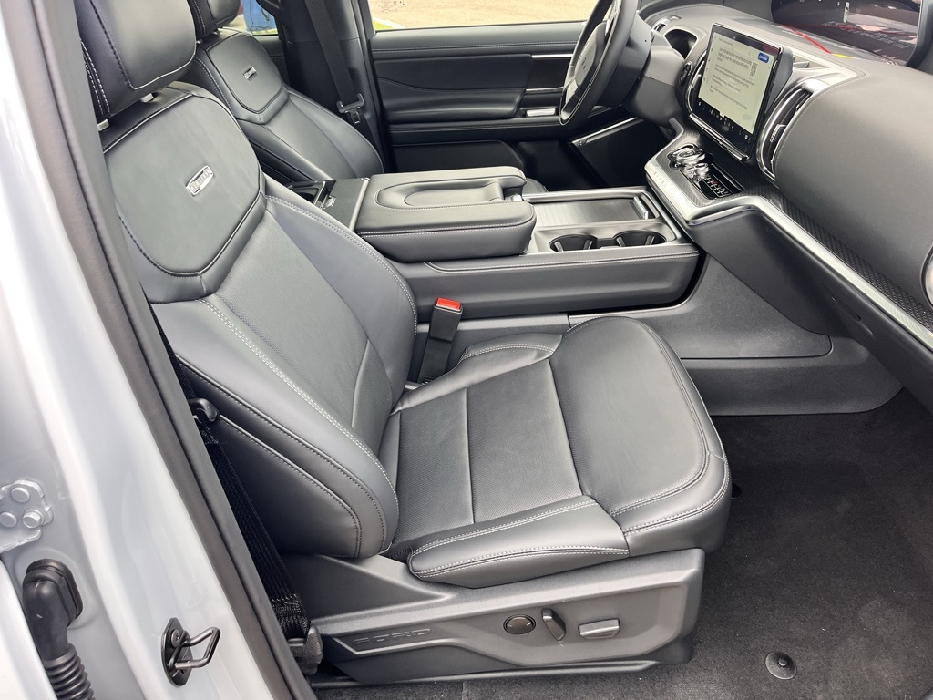 2025 Ford Expedition Platinum photo 16