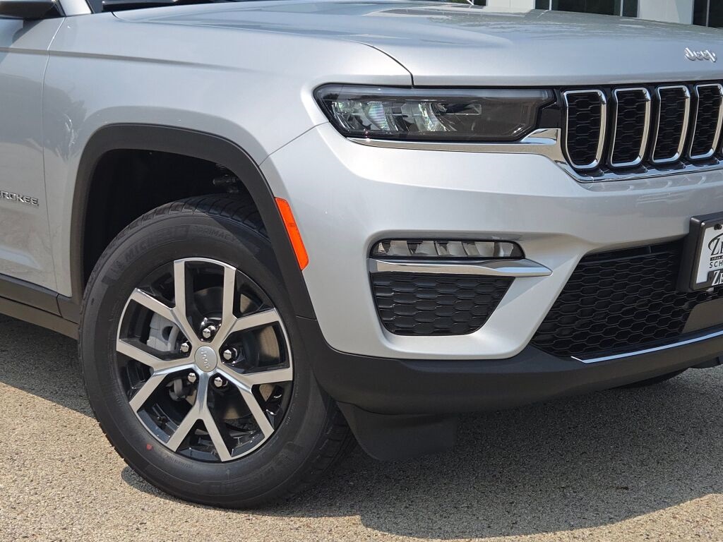 2025 Jeep Grand Cherokee Limited photo 3