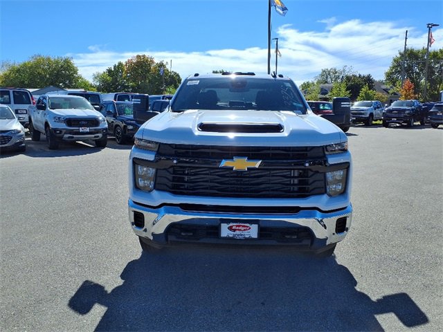 2025 Chevrolet Silverado 3500HD Work Truck photo 2