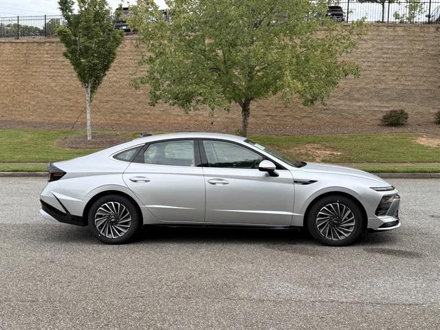 2025 Hyundai Sonata Hybrid SEL photo 5