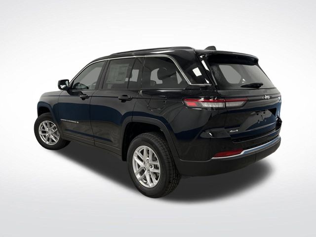 2025 Jeep Grand Cherokee Laredo X photo 3