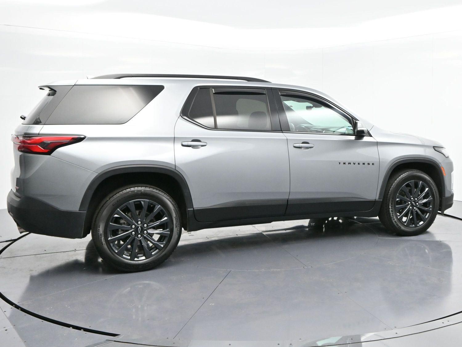 2023 Chevrolet Traverse RS photo 2
