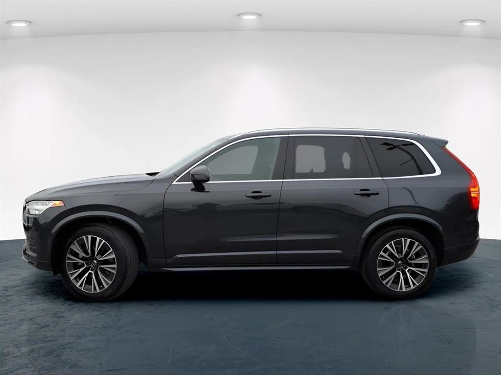 2022 Volvo XC90 T6 Momentum photo 2