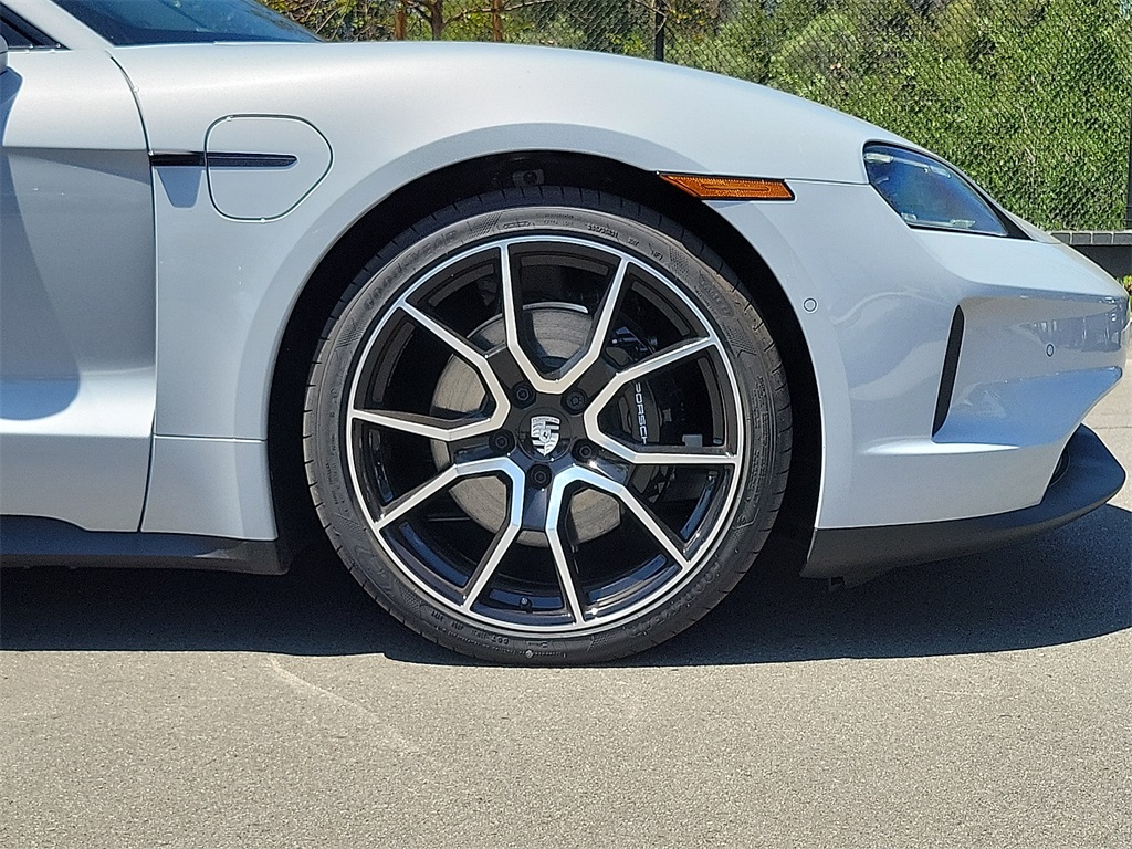 2025 Porsche Taycan 4S photo 11