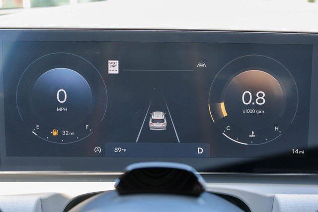 New 2025 Silver Hyundai SEL Convenience FWD image 23