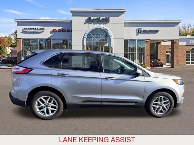 2024 Ford Edge SEL photo 3