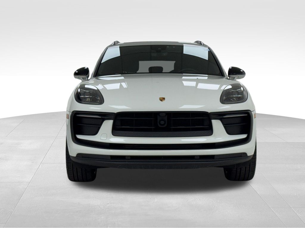 2024 Porsche Macan Base photo 2