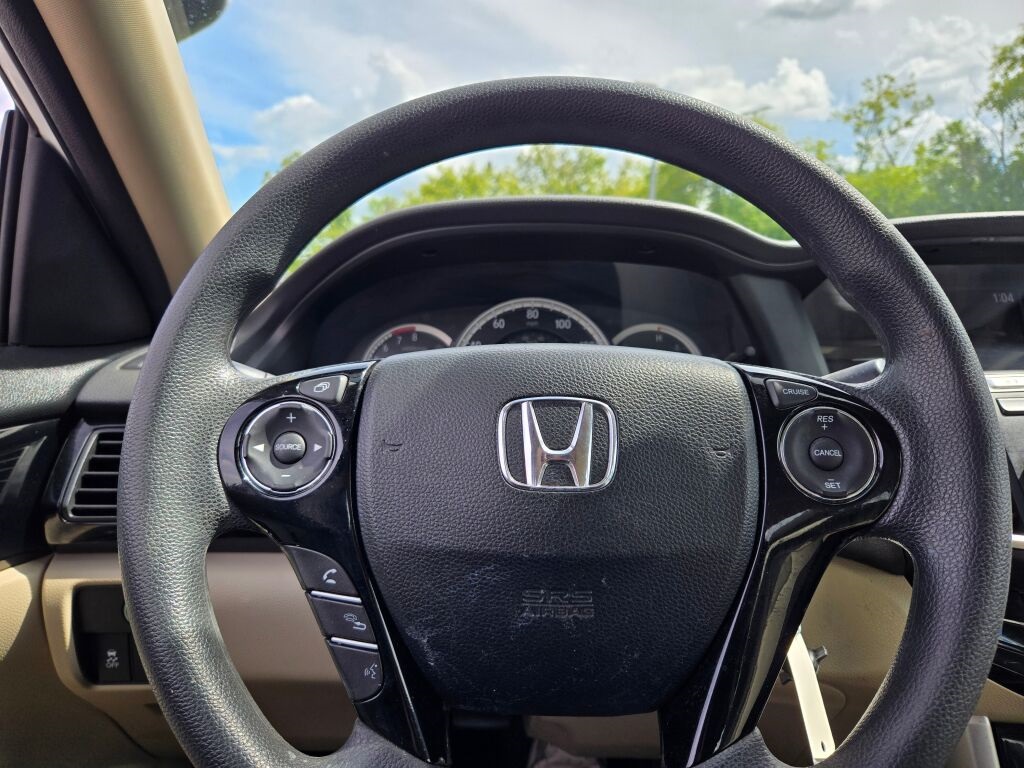2017 Honda Accord LX photo 23