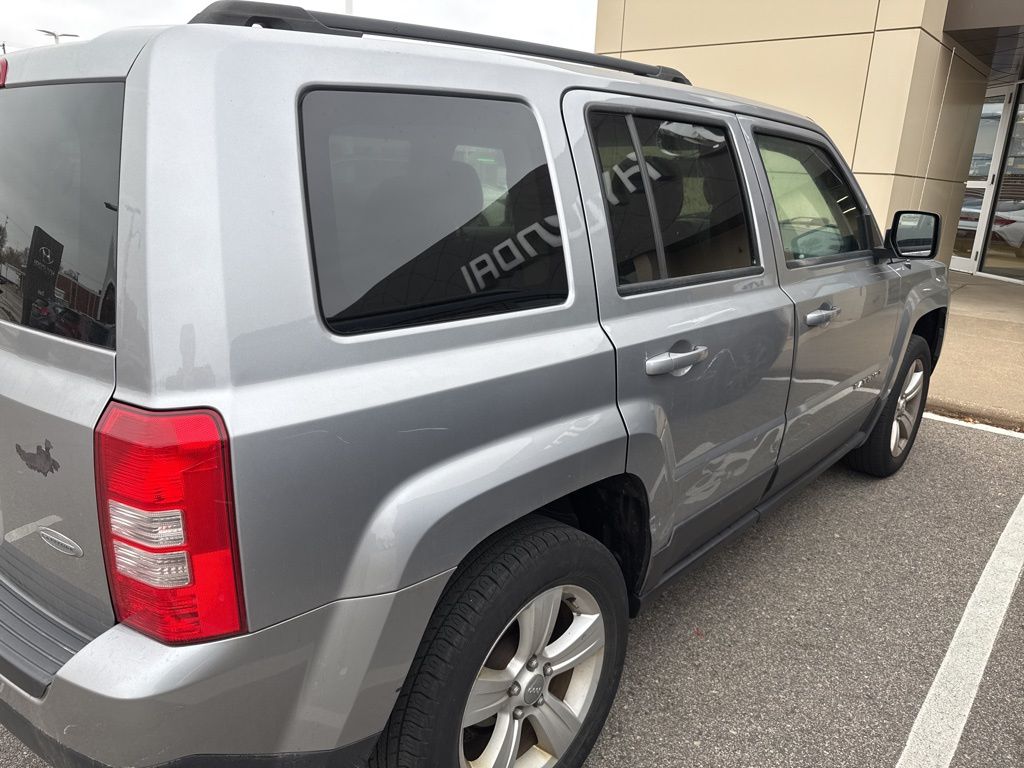 2016 Jeep Patriot Latitude photo 2