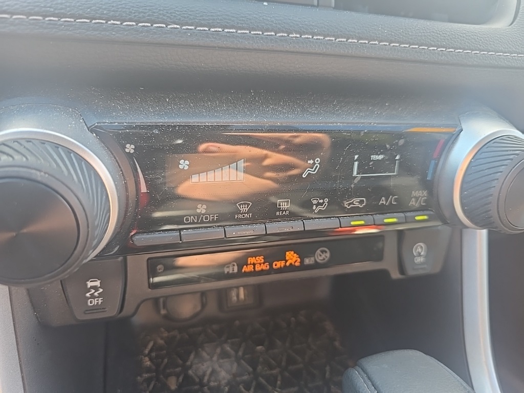 2023 Toyota RAV4 LE photo 13