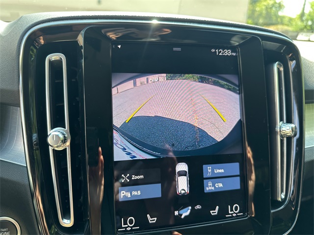 2022 Volvo XC40 Momentum T5 AWD photo 17