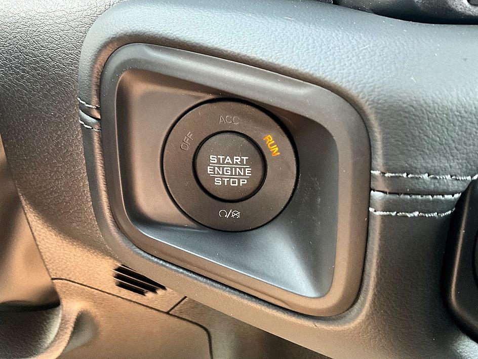 2025 Jeep Gladiator Mojave photo 17