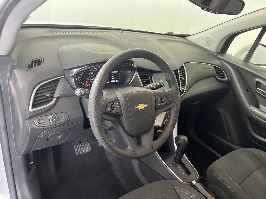 2022 Chevrolet Trax LS photo 3