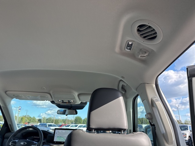 2025 Ford Explorer photo 24